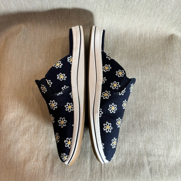 CLARKS CLOUDSTEPPER Sz 8 Slip On Comfort Mules With Daisies - Picture 5 of 9